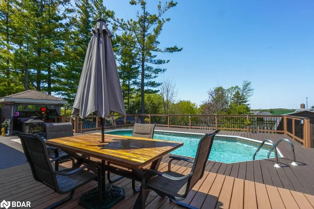 34 Meadowlands Dr