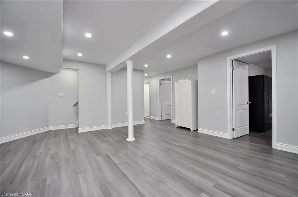33 Bankside Drive
