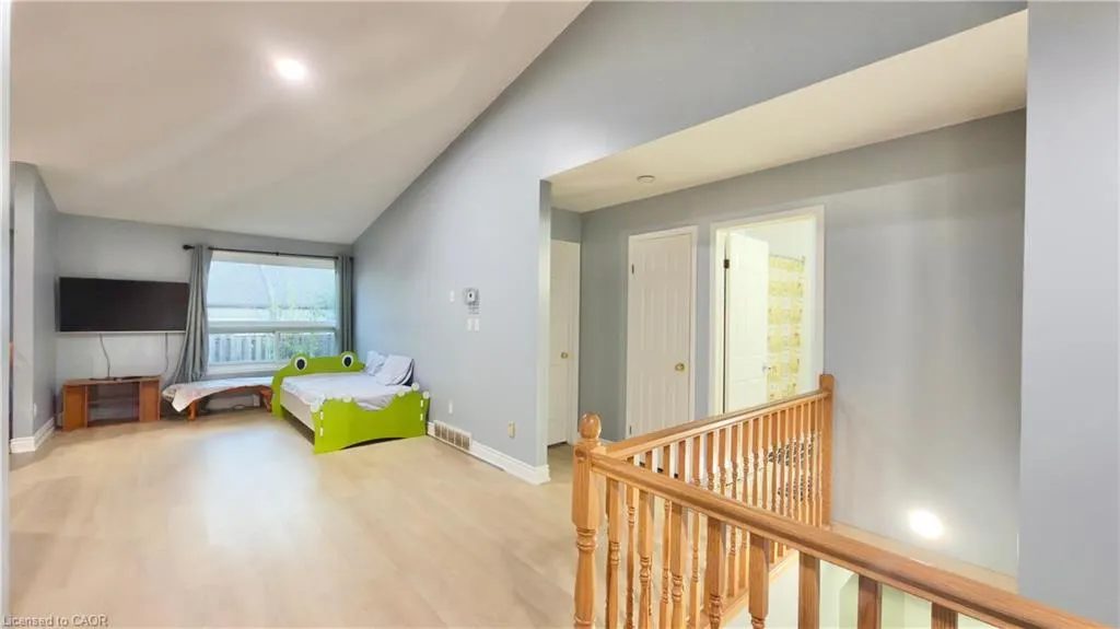 33 Bankside Drive