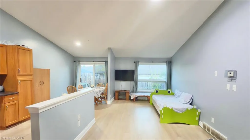 33 Bankside Drive