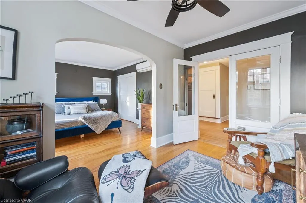 76 Ahrens Street W