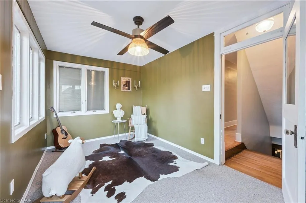 76 Ahrens Street W