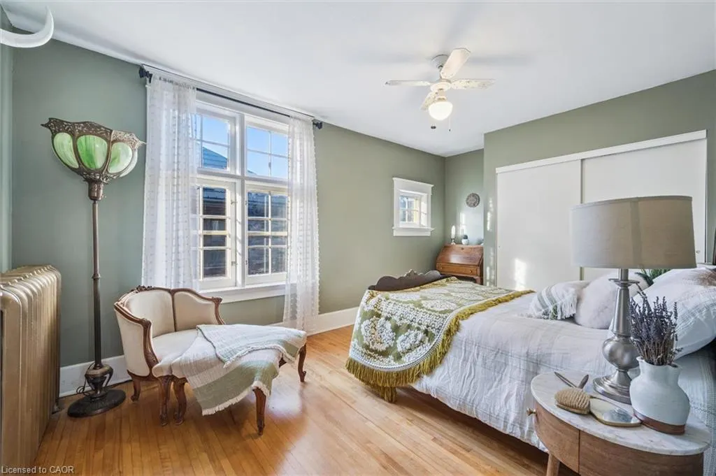 76 Ahrens Street W