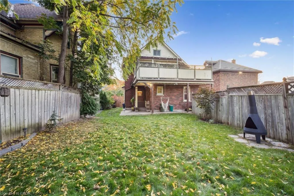 76 Ahrens Street W