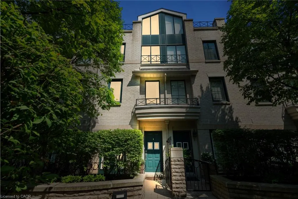 1 Baxter Street, #8