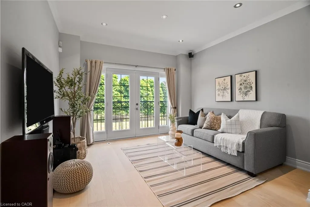 1 Baxter Street, #8