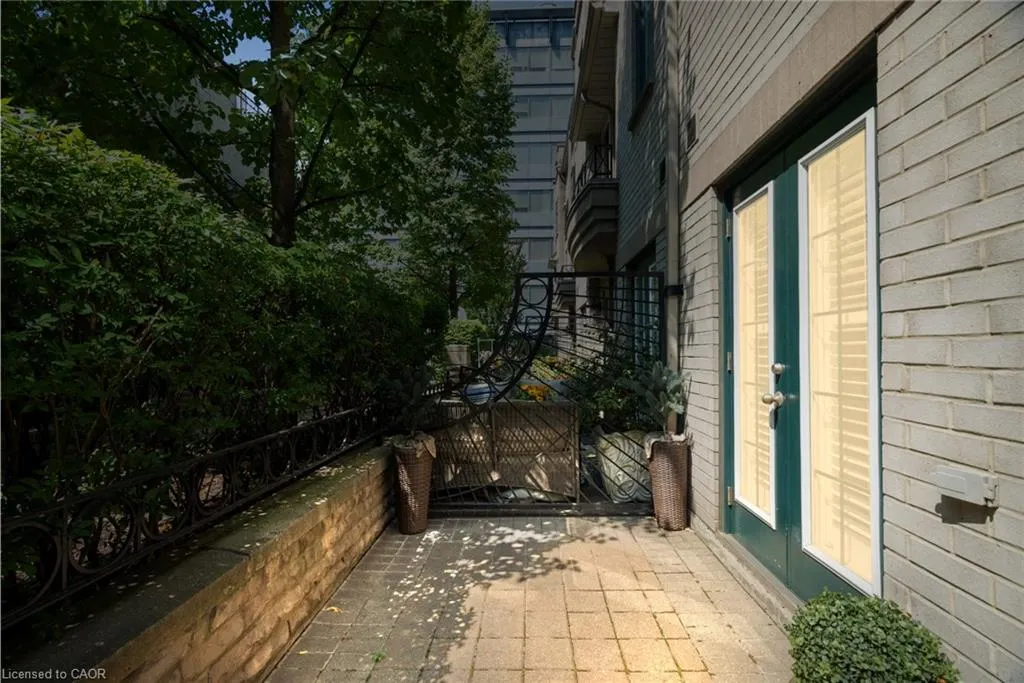 1 Baxter Street, #8