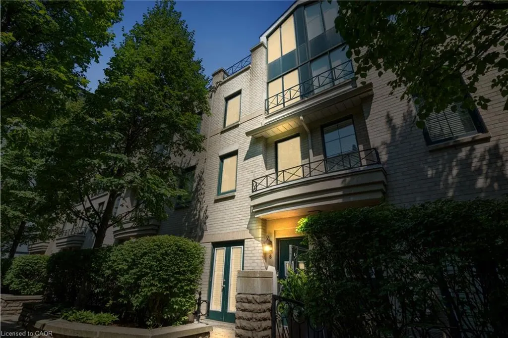 1 Baxter Street, #8