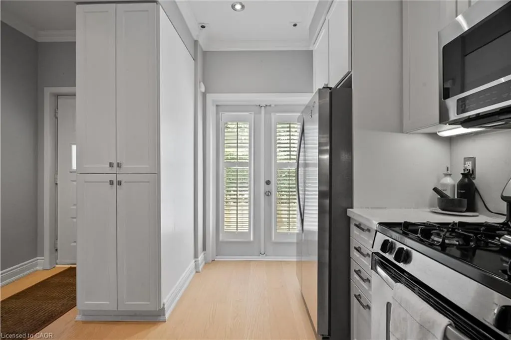 1 Baxter Street, #8