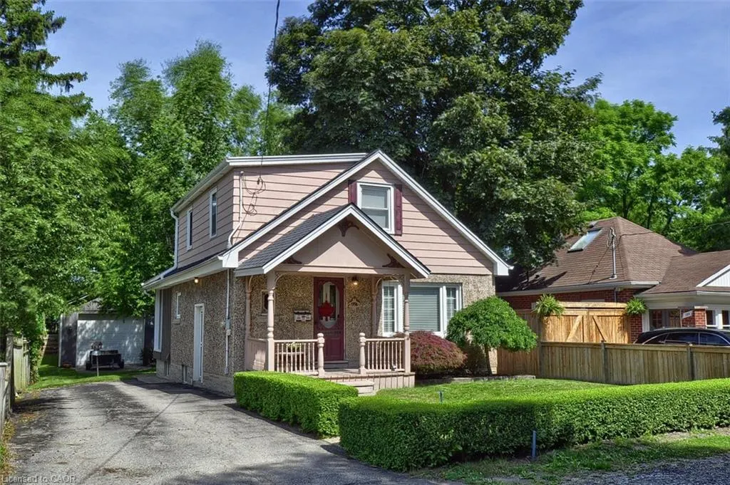 199 1/2 Dundas Lane