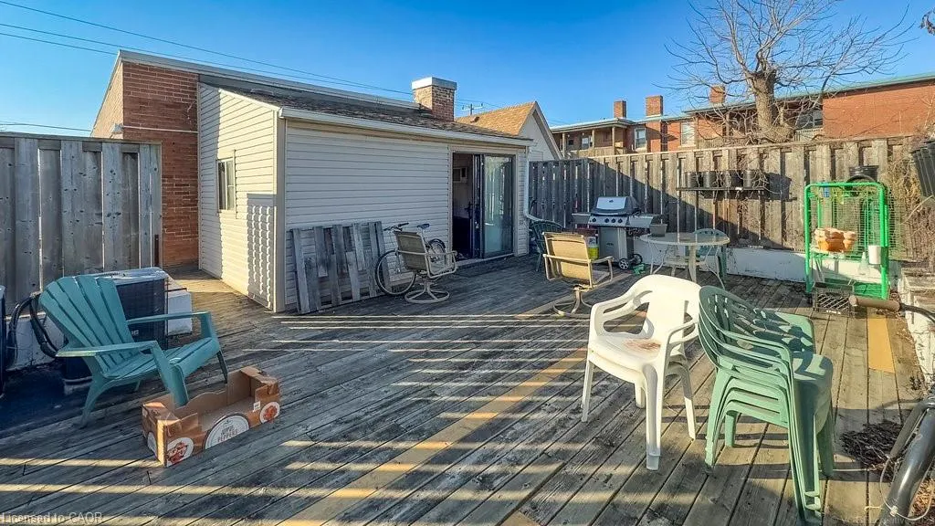 868 King Street W