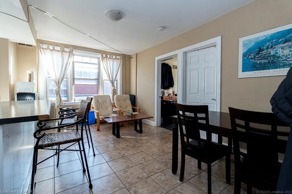 868 King Street W