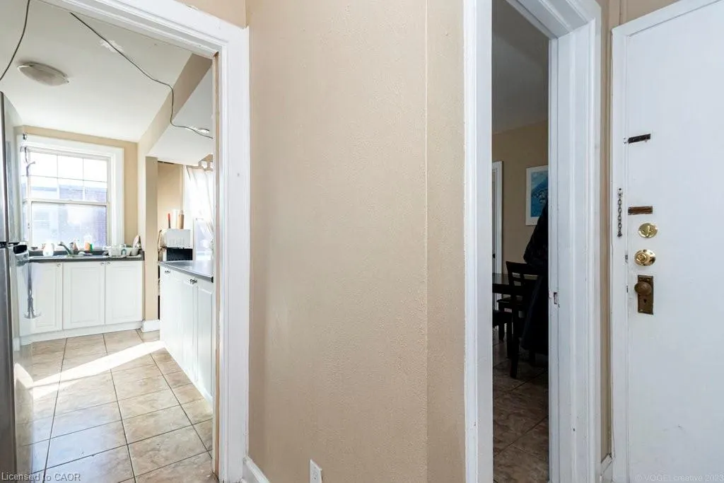 868 King Street W