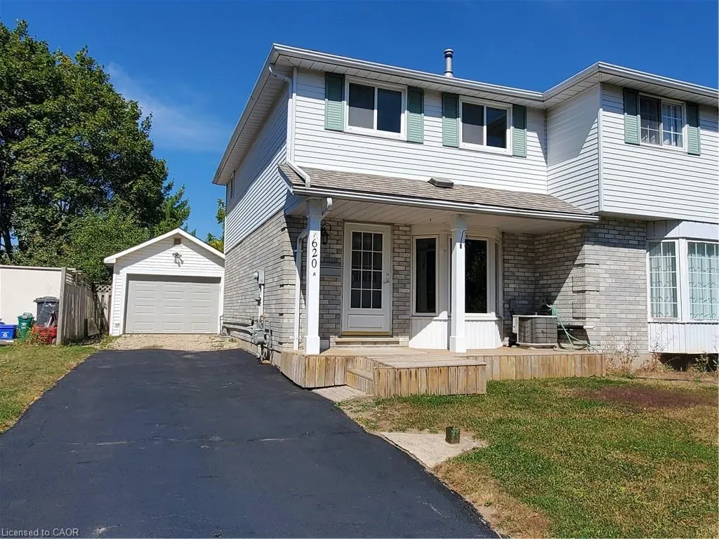 620 A Pinerow Crescent