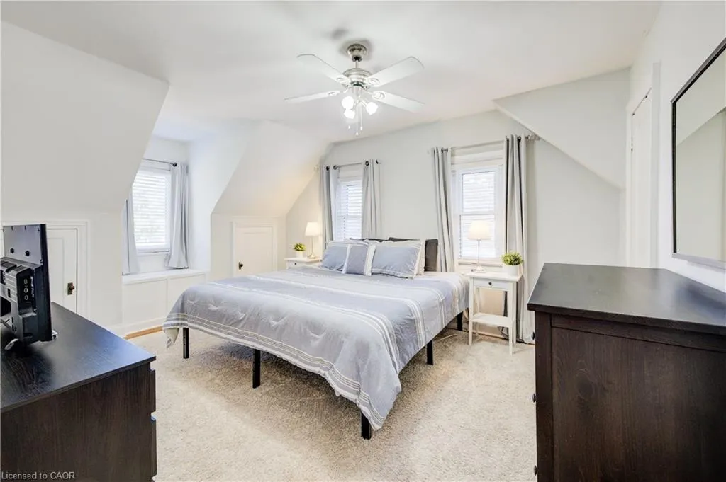 39 Dunham Avenue