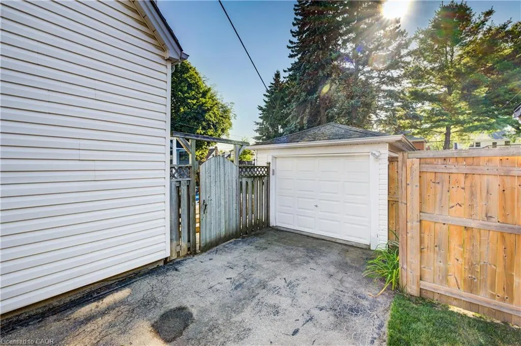 39 Dunham Avenue