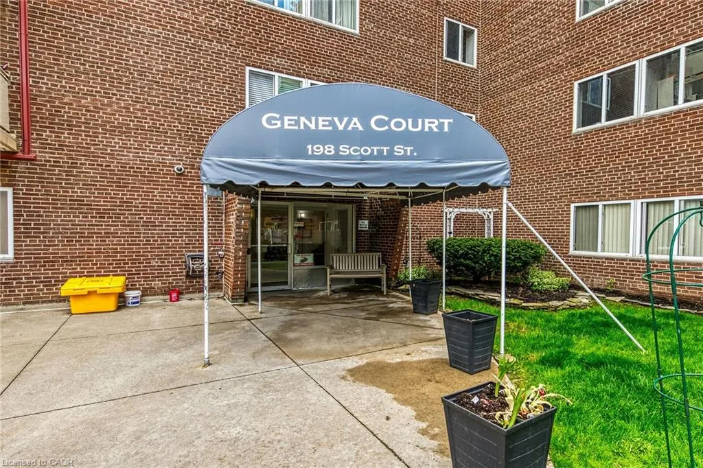198 Scott Street, #220
