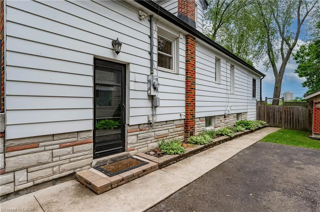 43 Pine Avenue S