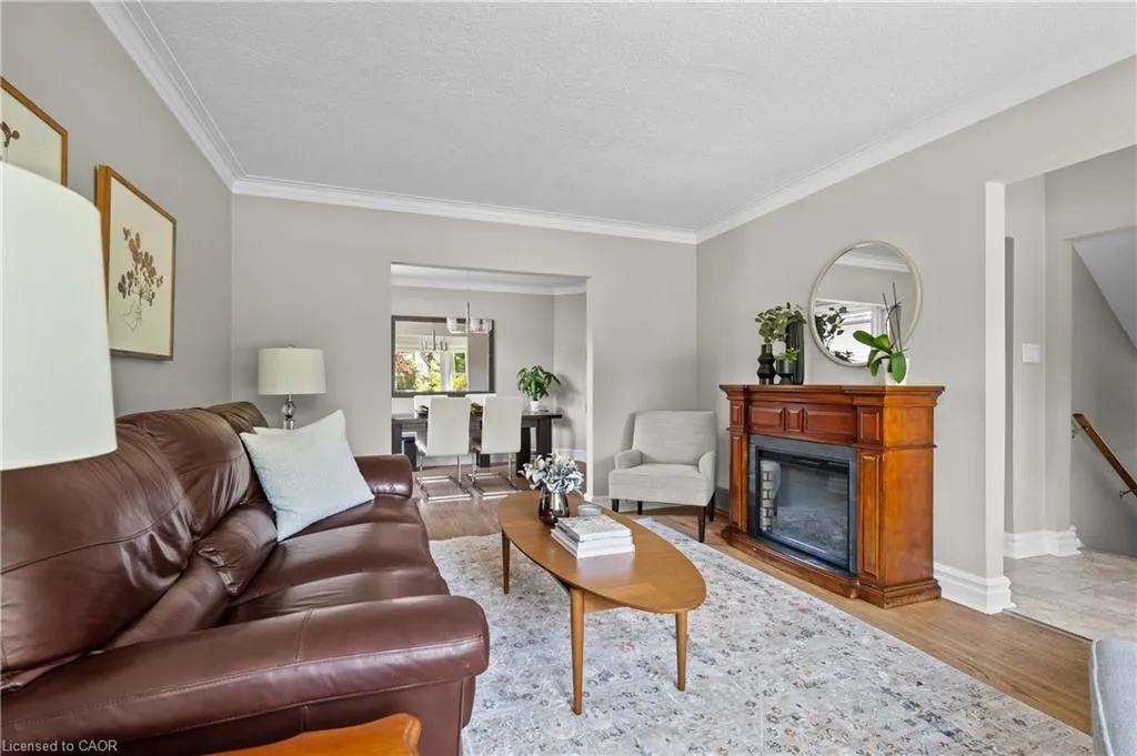43 Pine Avenue S