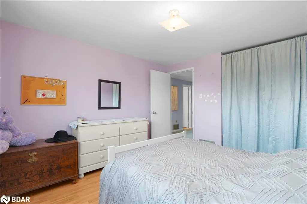 6058 Starfield Crescent