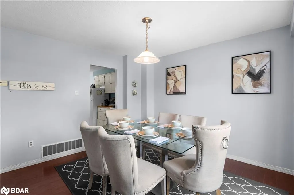 6058 Starfield Crescent
