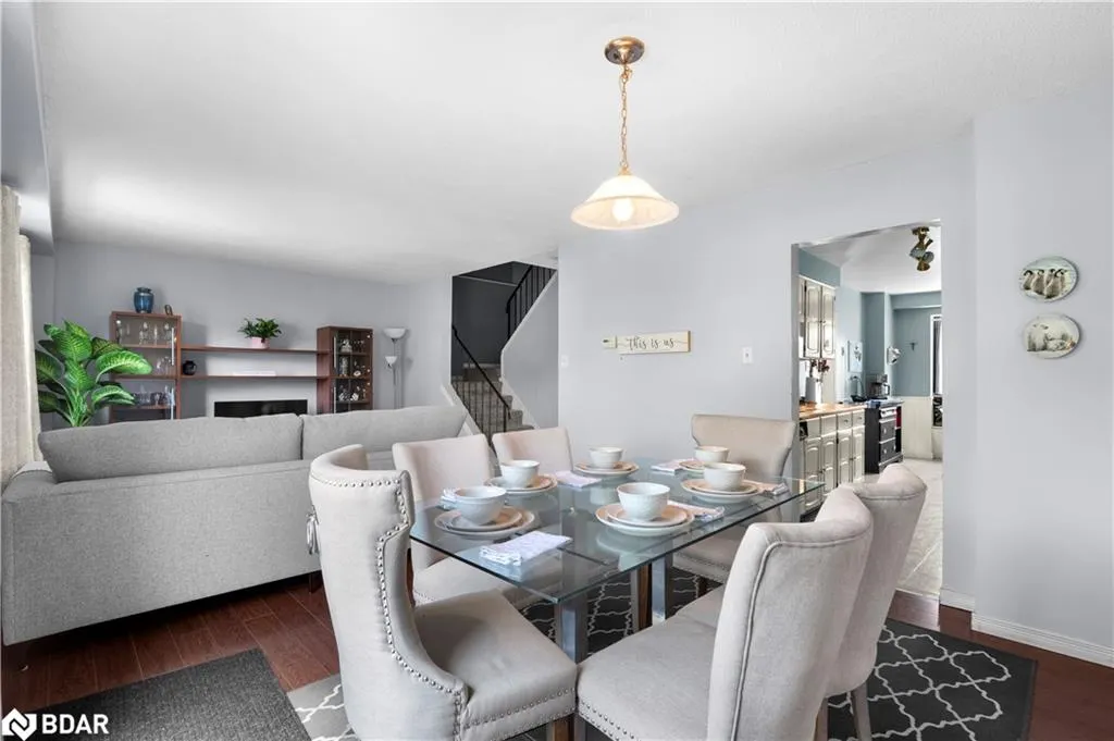 6058 Starfield Crescent