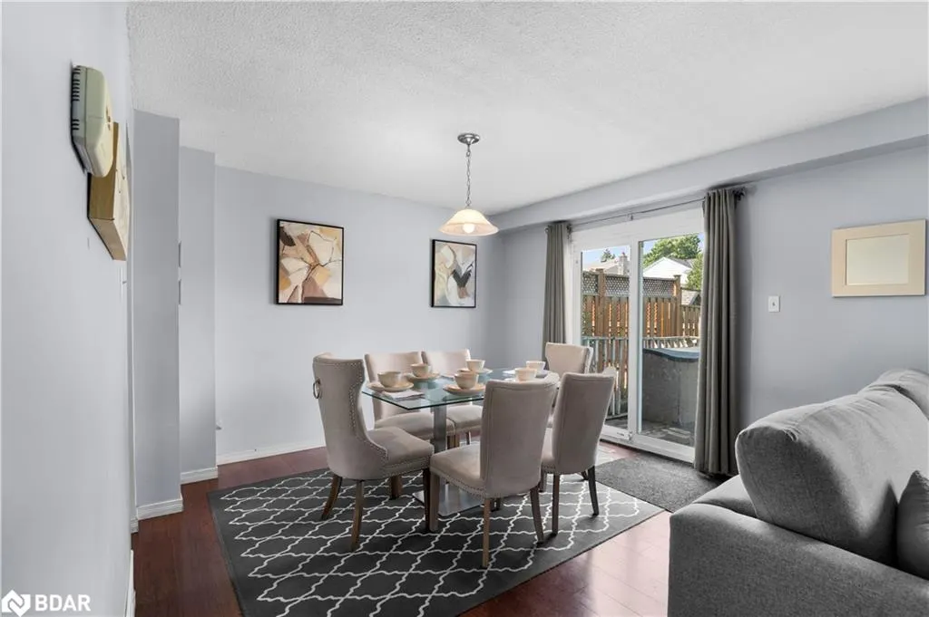 6058 Starfield Crescent
