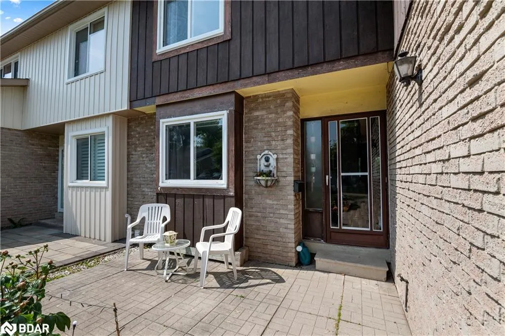 6058 Starfield Crescent