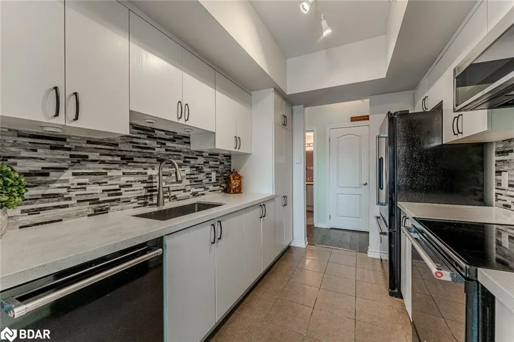 40 Ferndale Drive S, #402