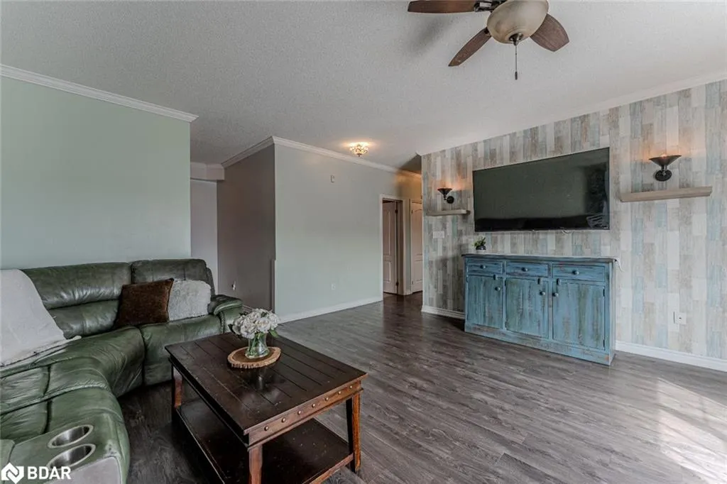 40 Ferndale Drive S, #402