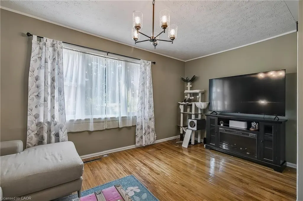 84 Absalom St W Street
