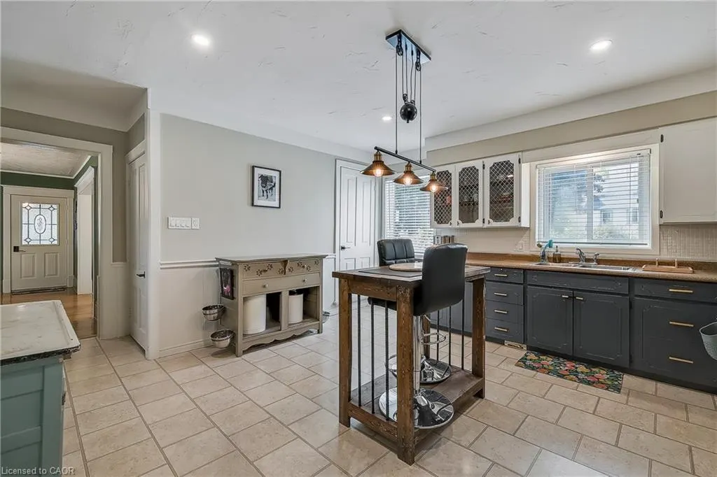84 Absalom St W Street