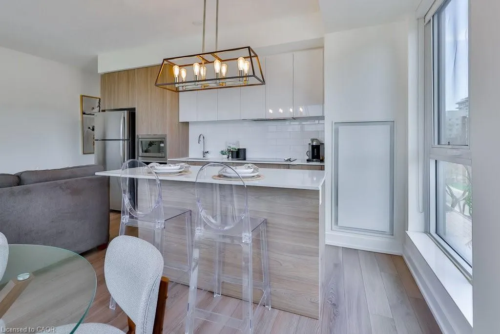 8 Ann Street, #401
