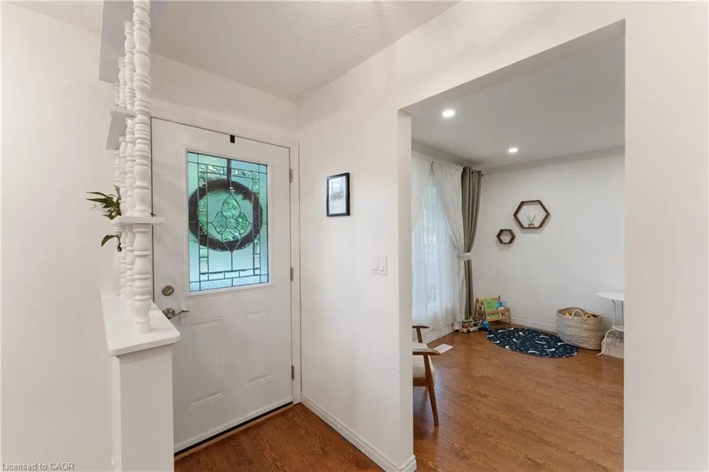 32 Donly Drive N