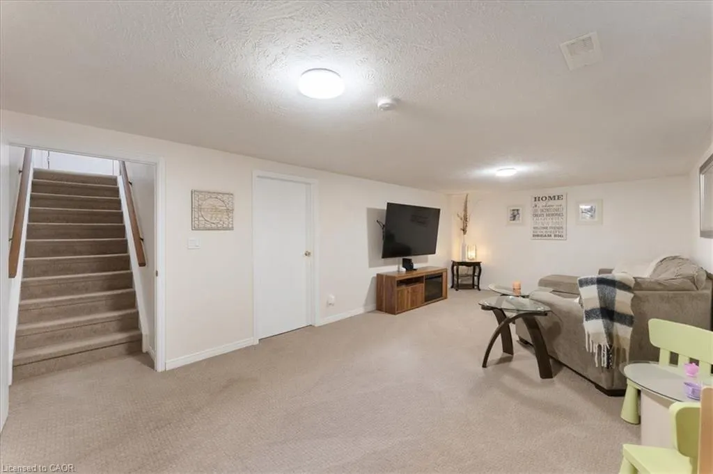 32 Donly Drive N