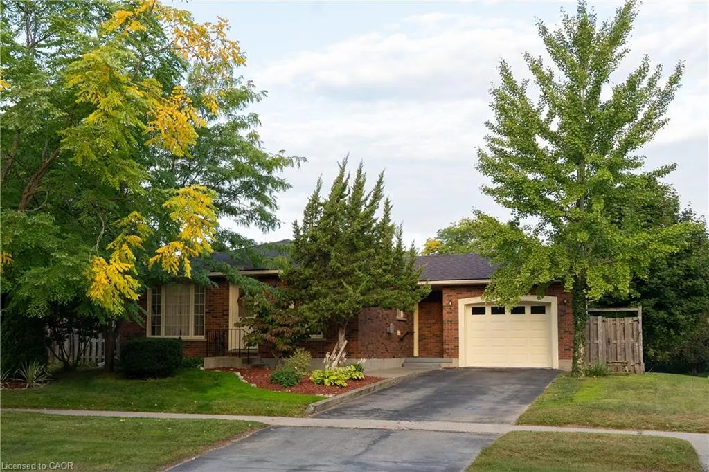 32 Donly Drive N