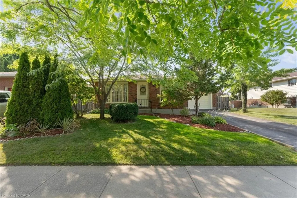 32 Donly Drive N