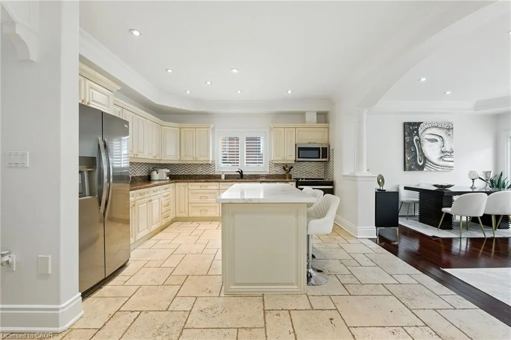 199 Hunter Street W