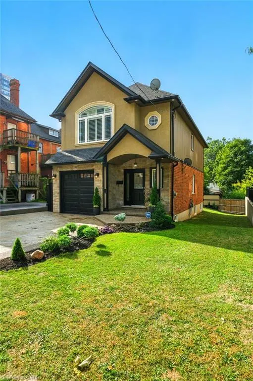 199 Hunter Street W