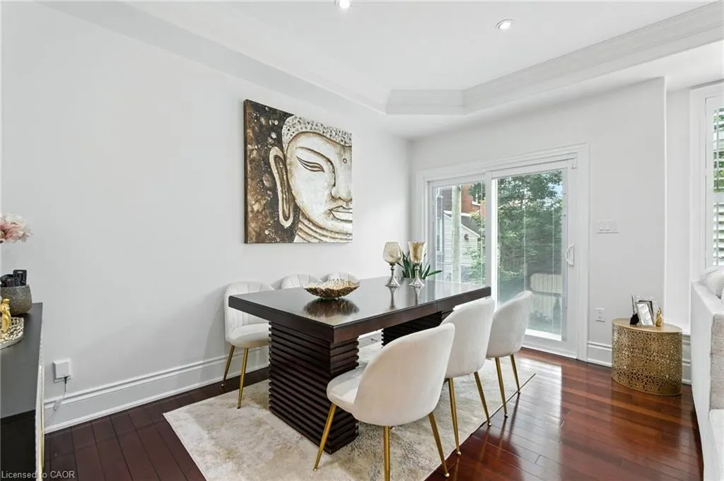 199 Hunter Street W