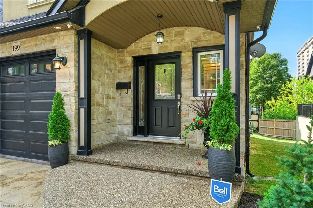 199 Hunter Street W