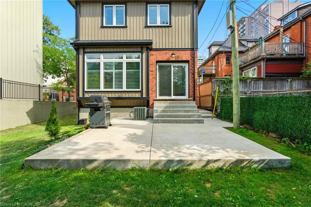 199 Hunter Street W
