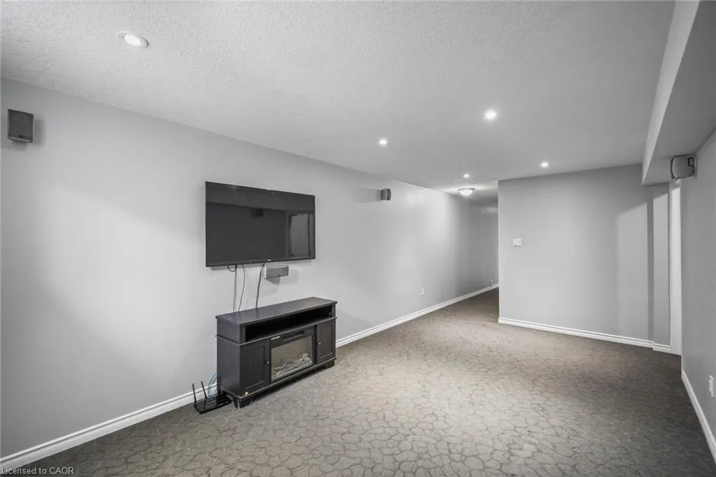 439 Moorlands Crescent