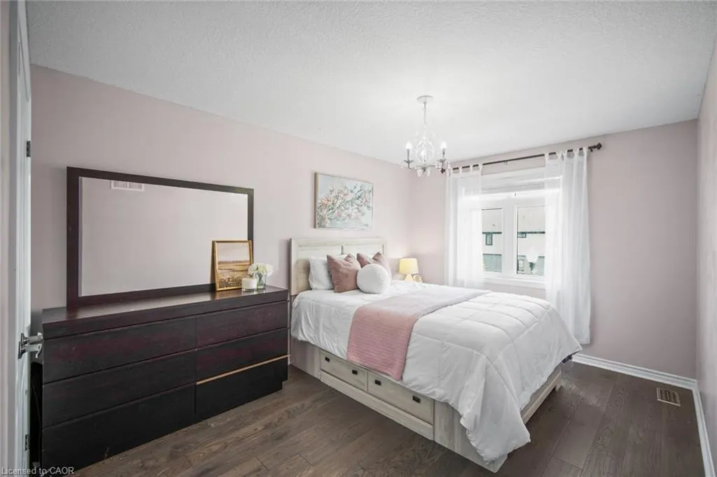 439 Moorlands Crescent