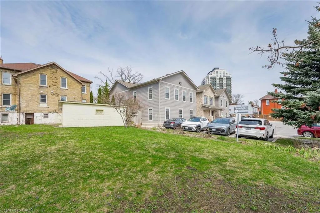 103 Surrey Street E