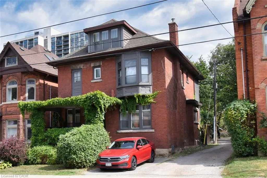 217 Caroline Street S
