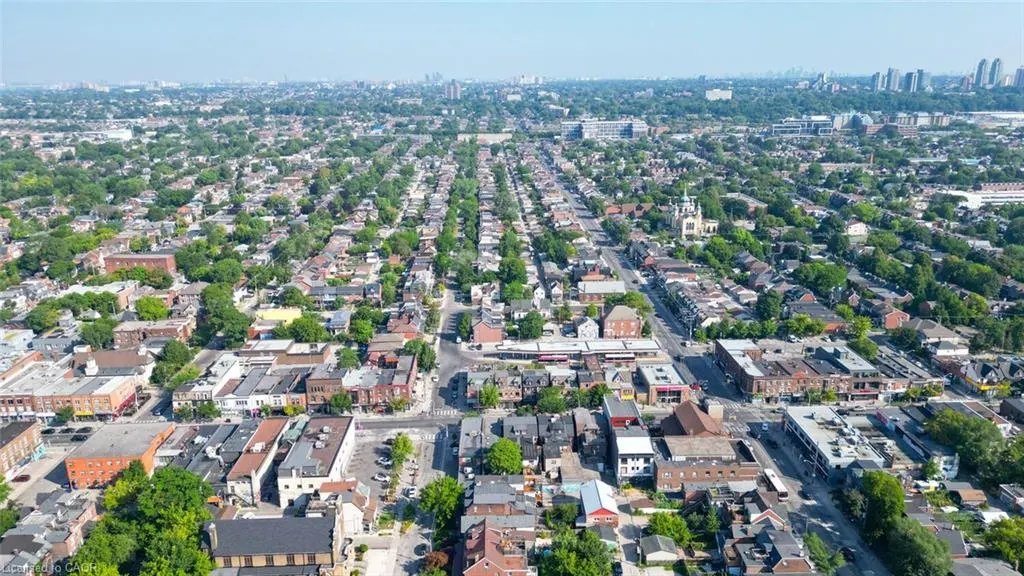 910 Bloor Street W