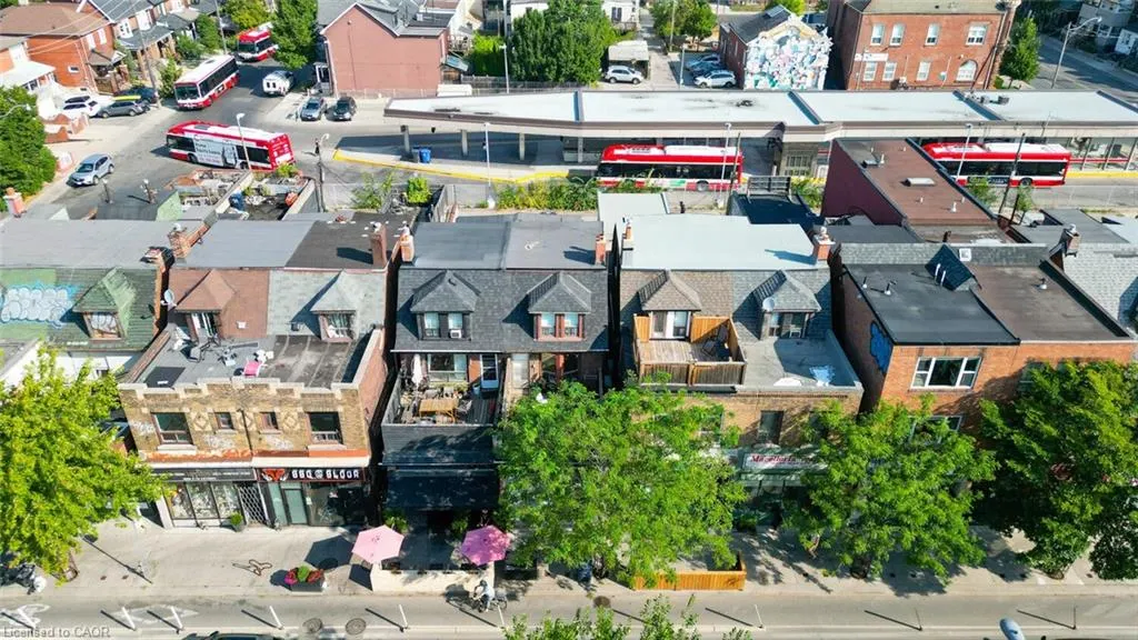 910 Bloor Street W