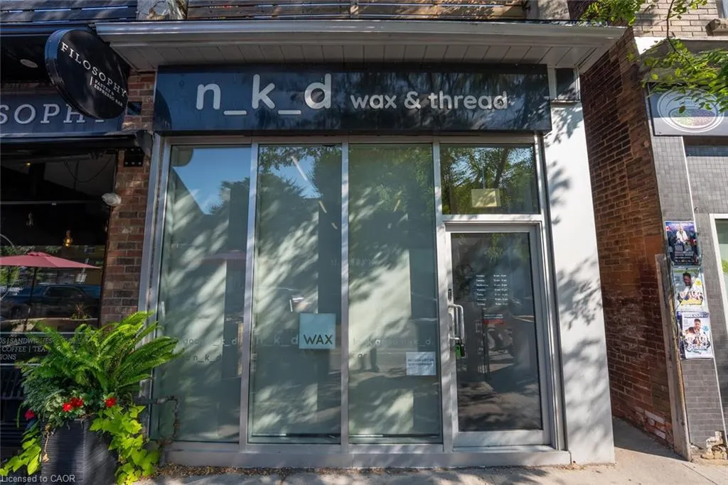 910 Bloor Street W