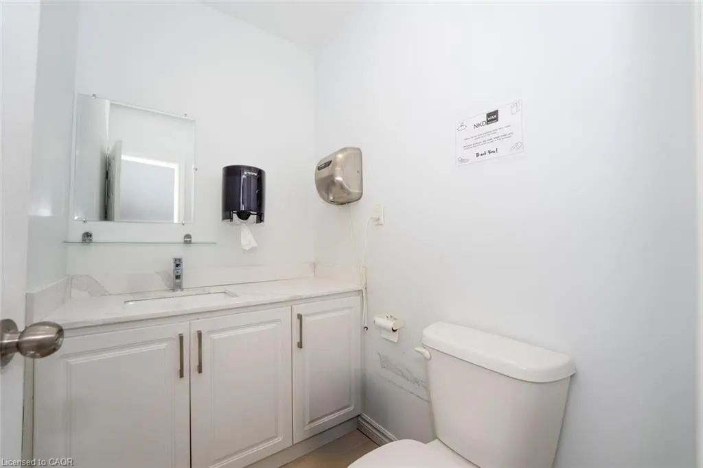 910 Bloor Street W